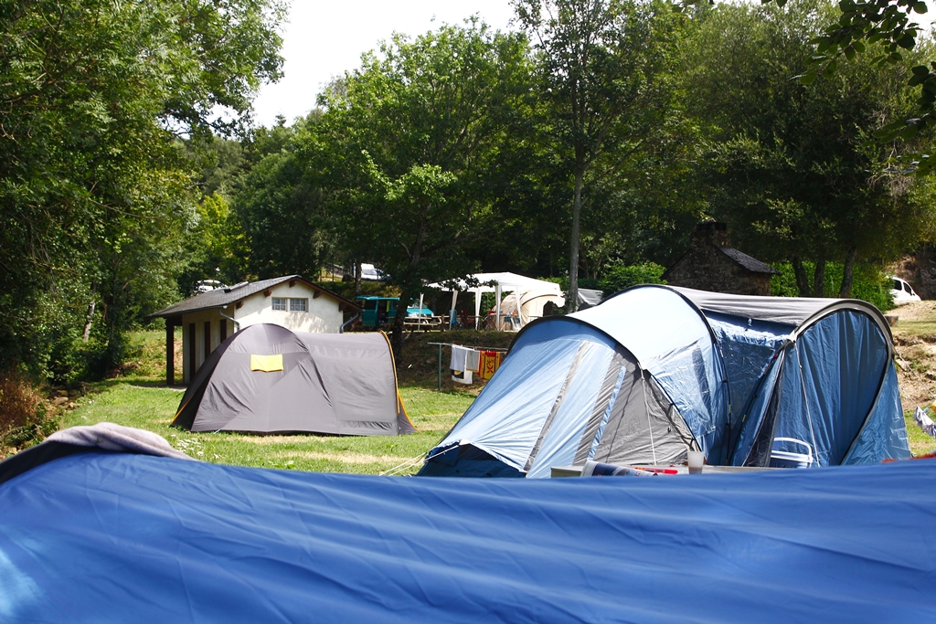 Camping aux Rives du Lac du Laouzas pour vos vacances dans le Tarn, Midi-Pyrénées