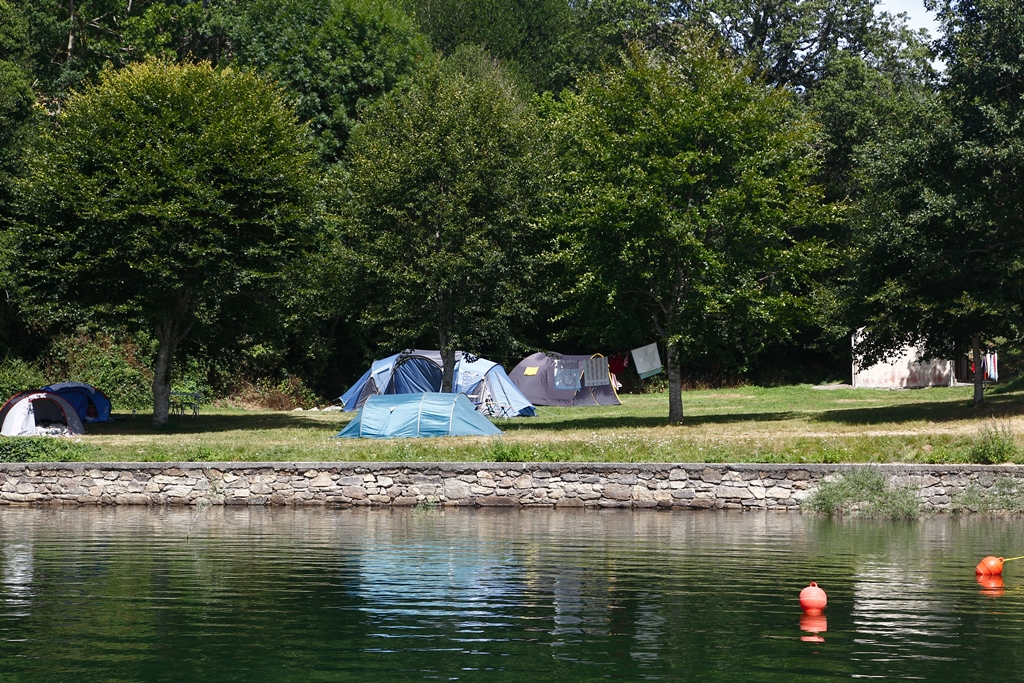 Camping aux Rives du Lac du Laouzas pour vos vacances dans le Tarn, Midi-Pyrénées