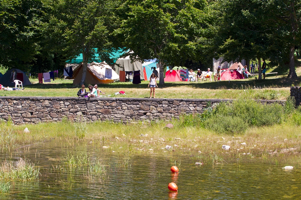Camping aux Rives du Lac du Laouzas pour vos vacances dans le Tarn, Midi-Pyrénées