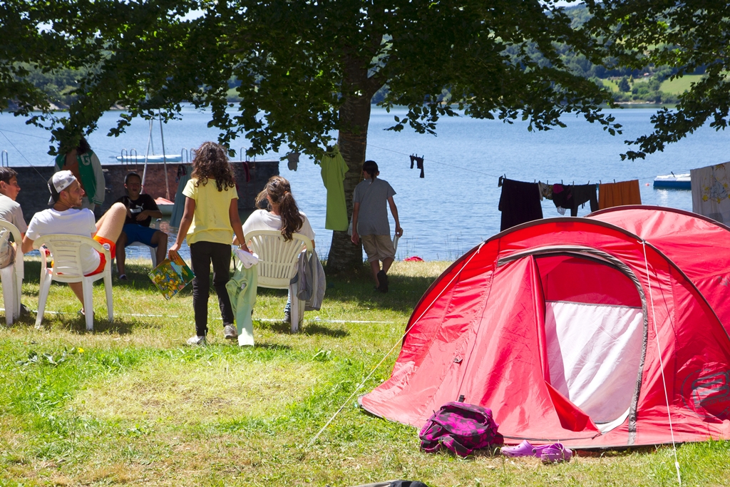 Camping aux Rives du Lac du Laouzas pour vos vacances dans le Tarn, Midi-Pyrénées