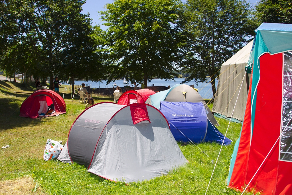 Camping aux Rives du Lac du Laouzas pour vos vacances dans le Tarn, Midi-Pyrénées