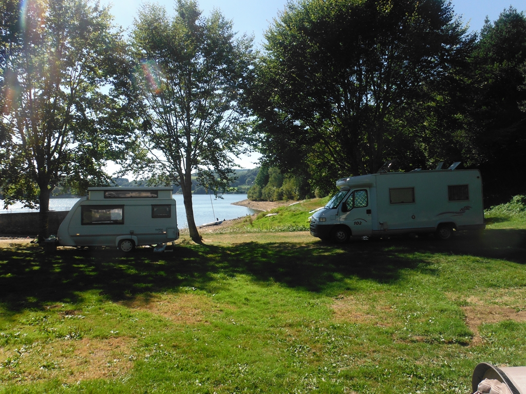 Camping aux Rives du Lac du Laouzas pour vos vacances dans le Tarn, Midi-Pyrénées