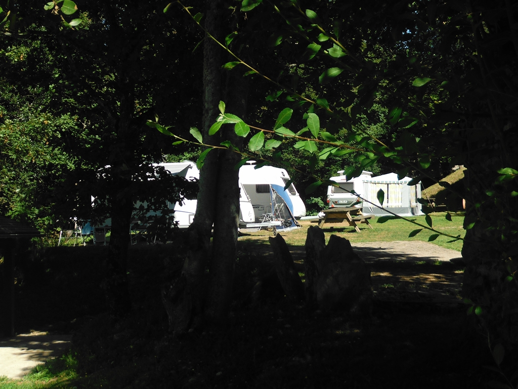 Camping aux Rives du Lac du Laouzas pour vos vacances dans le Tarn, Midi-Pyrénées