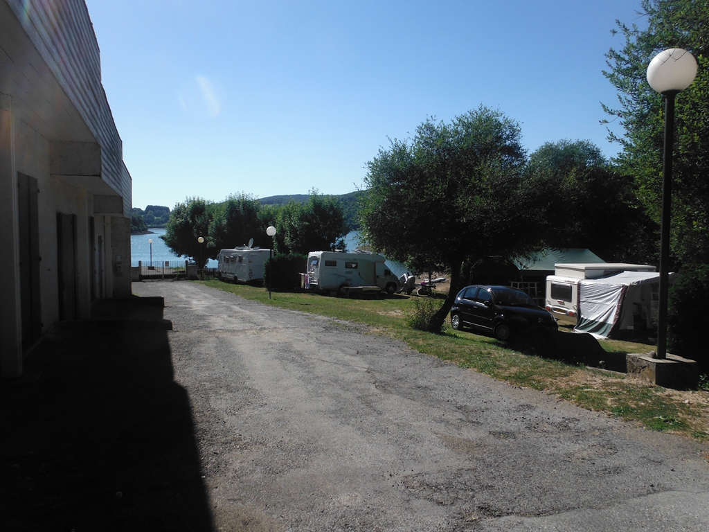 Camping aux Rives du Lac du Laouzas pour vos vacances dans le Tarn, Midi-Pyrénées