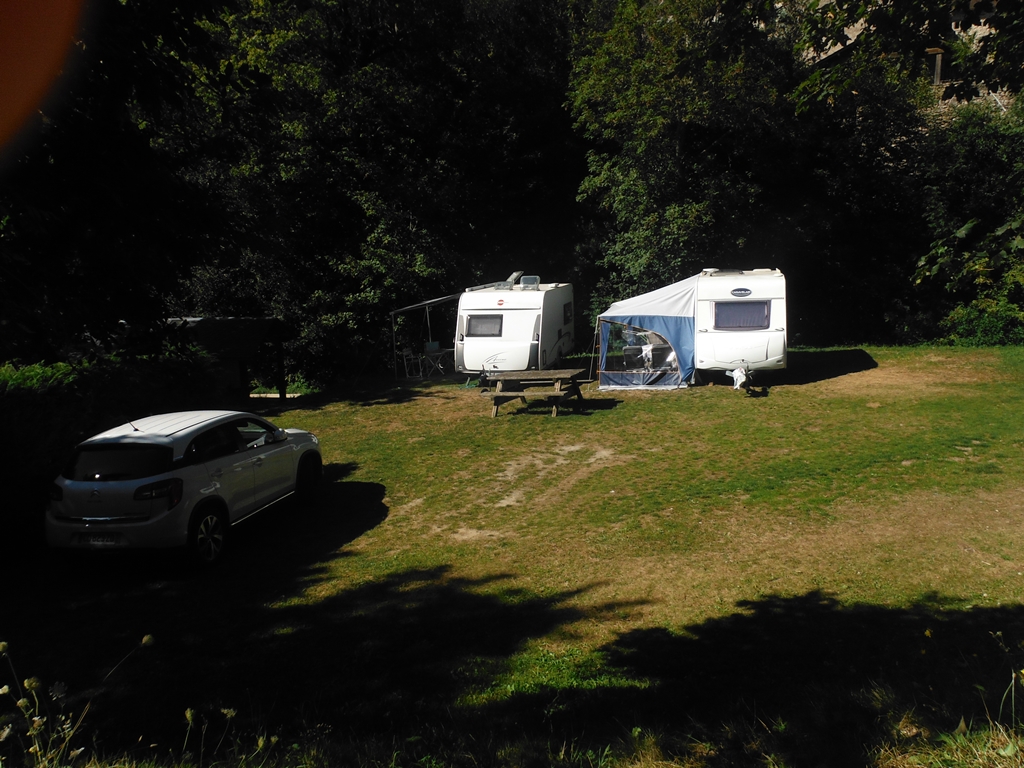Camping aux Rives du Lac du Laouzas pour vos vacances dans le Tarn, Midi-Pyrénées