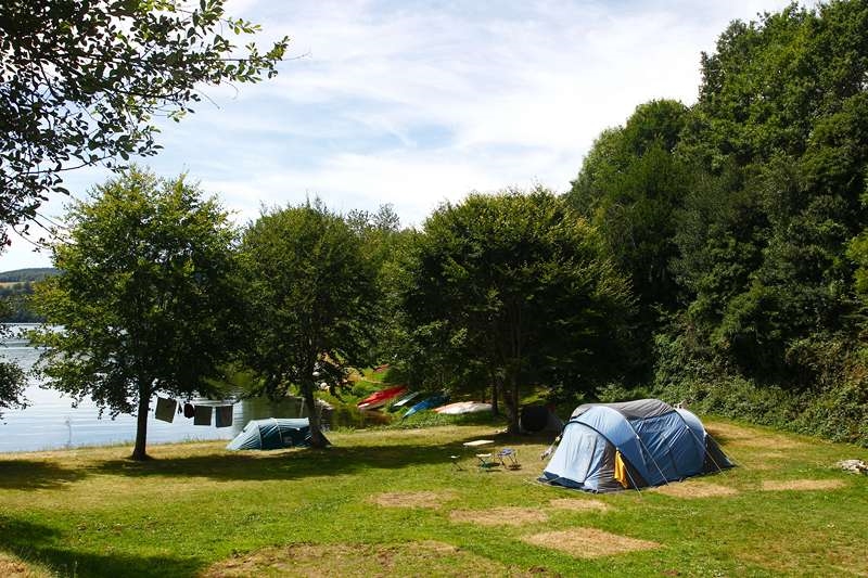 Camping aux Rives du Lac du Laouzas pour vos vacances dans le Tarn, Midi-Pyrénées