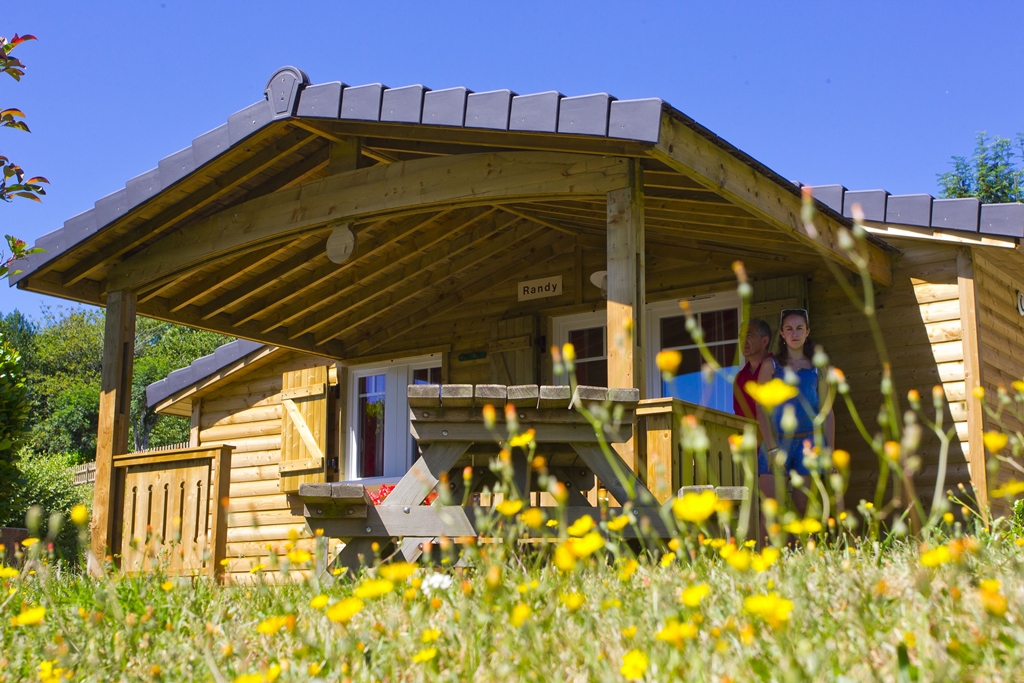 Location des Chalets du Lac Confort des Rives du Lac du Laouzas pour vos vacances dans le Tarn, Midi-Pyrénées