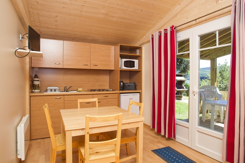 Location des Chalets du Lac Confort des Rives du Lac du Laouzas pour vos vacances dans le Tarn, Midi-Pyrénées