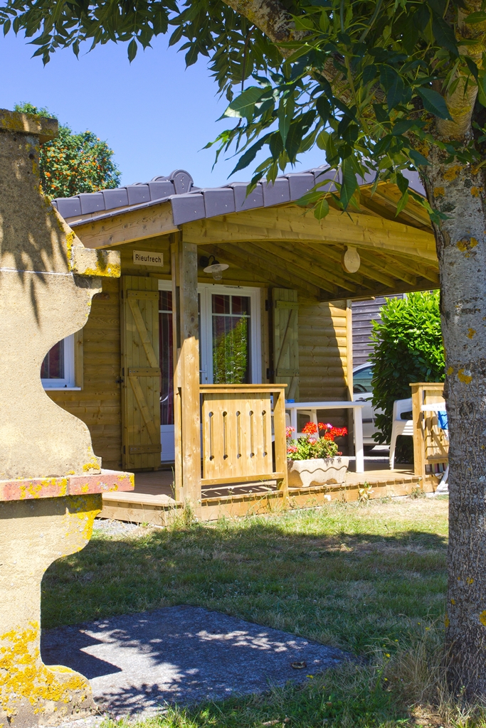 Location des Chalets du Lac Confort des Rives du Lac du Laouzas pour vos vacances dans le Tarn, Midi-Pyrénées