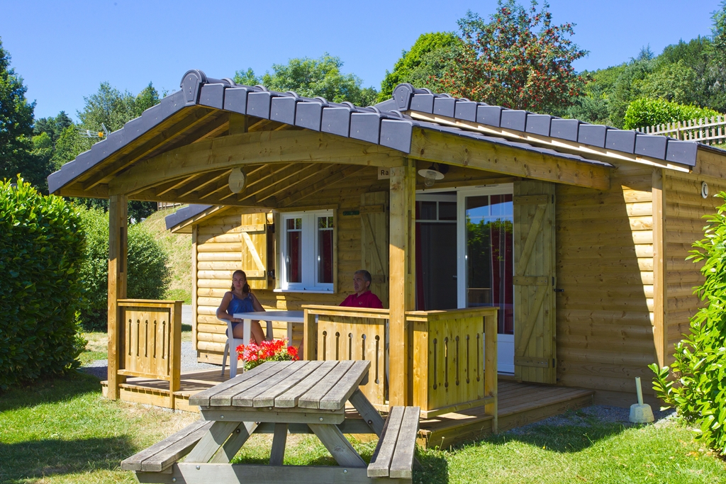 Location des Chalets du Lac Confort des Rives du Lac du Laouzas pour vos vacances dans le Tarn, Midi-Pyrénées