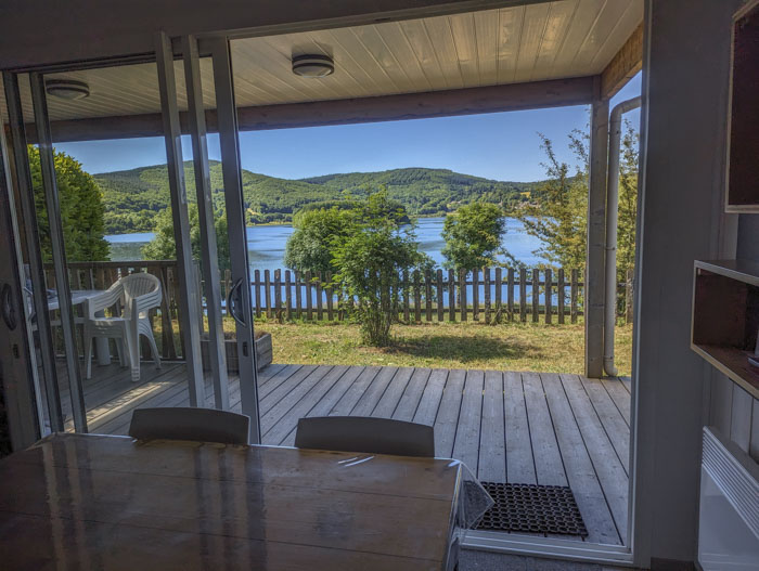 camping locatif vue lac dans le tarn